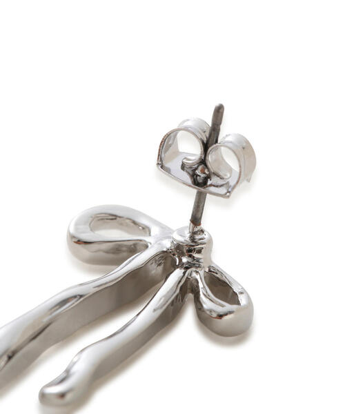 EDIT COLOGNE（エディットコロン）の「リボンピアス（ピアス（両耳用）・レディース・シルバー・ﾌﾘ-）」の3枚目の写真