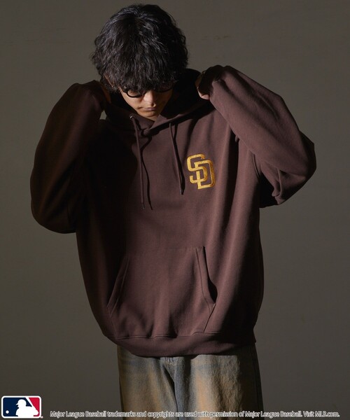 MLB（メジャーリーグベースボール）の「MLB/メジャーリーグベースボール 別注MLB バックロゴスウェットパーカー/裏起毛(限定展開)（パーカー・メンズ・ブラック/グレー系その他/グレー系その他2/ネイビー/ブラウン・MEDIUM/LARGE/SMALL）」の10枚目の写真