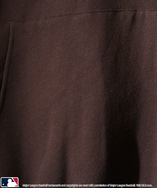 MLB（メジャーリーグベースボール）の「MLB/メジャーリーグベースボール 別注MLB バックロゴスウェットパーカー/裏起毛(限定展開)（パーカー・メンズ・ブラック/グレー系その他/グレー系その他2/ネイビー/ブラウン・MEDIUM/LARGE/SMALL）」の11枚目の写真