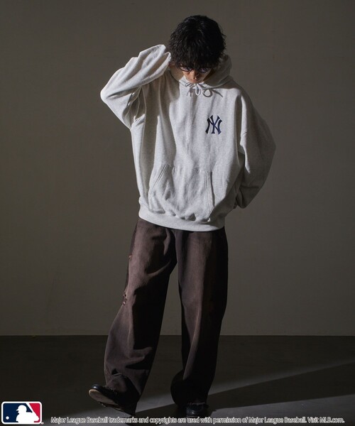 MLB（メジャーリーグベースボール）の「MLB/メジャーリーグベースボール 別注MLB バックロゴスウェットパーカー/裏起毛(限定展開)（パーカー・メンズ・ブラック/グレー系その他/グレー系その他2/ネイビー/ブラウン・MEDIUM/LARGE/SMALL）」の12枚目の写真