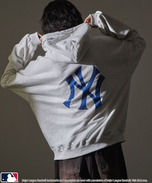 MLB（メジャーリーグベースボール）の「MLB/メジャーリーグベースボール 別注MLB バックロゴスウェットパーカー/裏起毛(限定展開)（パーカー・メンズ・ブラック/グレー系その他/グレー系その他2/ネイビー/ブラウン・MEDIUM/LARGE/SMALL）」の16枚目の写真