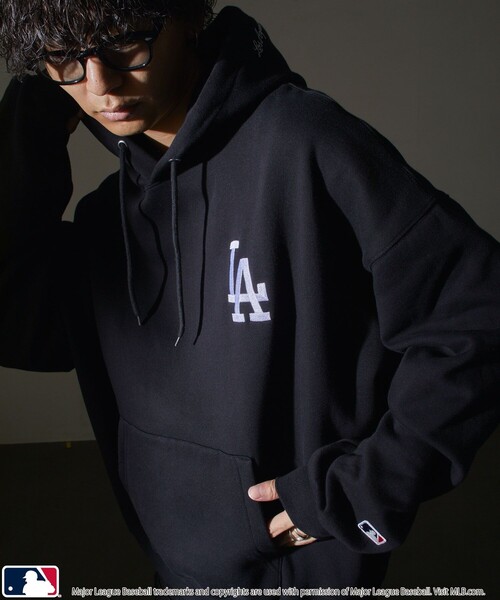 MLB（メジャーリーグベースボール）の「MLB/メジャーリーグベースボール 別注MLB バックロゴスウェットパーカー/裏起毛(限定展開)（パーカー・メンズ・ブラック/グレー系その他/グレー系その他2/ネイビー/ブラウン・MEDIUM/LARGE/SMALL）」の19枚目の写真