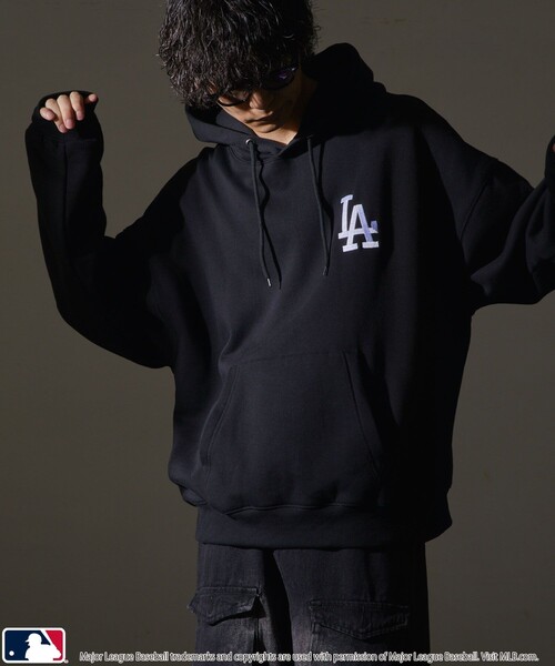 MLB（メジャーリーグベースボール）の「MLB/メジャーリーグベースボール 別注MLB バックロゴスウェットパーカー/裏起毛(限定展開)（パーカー・メンズ・ブラック/グレー系その他/グレー系その他2/ネイビー/ブラウン・MEDIUM/LARGE/SMALL）」の21枚目の写真