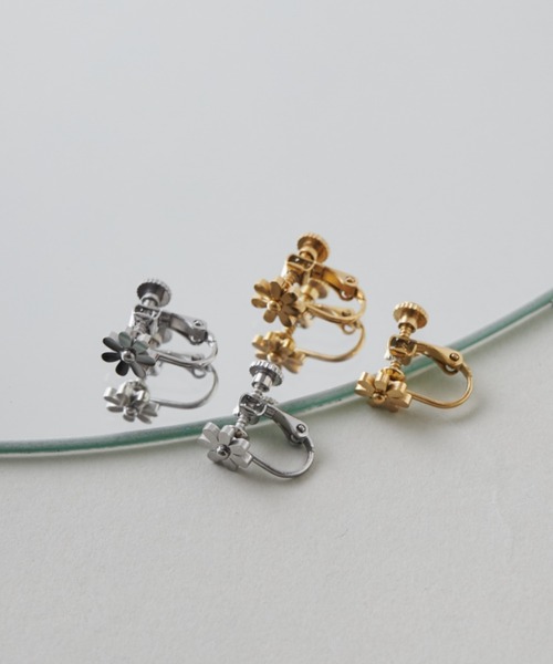 ciite' surgical stainless（シーテサージカルステンレス）の「【 金属アレルギー対応 】 フラワーモチーフ イヤリング サージカルステンレス   (両耳用)（イヤリング・レディース・シルバー/ゴールド・FREE）」の5枚目の写真