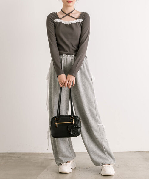 OLIVE des OLIVE(オリーブデオリーブ)の「配色レースホルターインナー(Tシャツ/カットソー・レディース・ピンク/ベージュ/オフホワイト/チャコールグレー・FREE)」の13枚目の写真