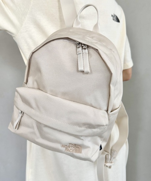 THE NORTH FACE(ザノースフェイス)の「国内未発売 THE NORTH FACE(ザ・ノースフェイス)/超軽量 ミニリュック バックパック/TNF DAY PACK MINI(バックパック/リュック・レディース・ブラウン/サンドベージュ/ブラック/チャコールグレー・FREE)」の11枚目の写真