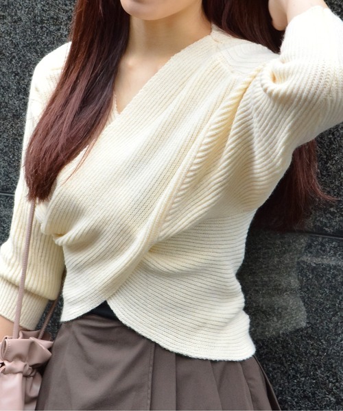 &soiree(アンドソワレ)の「【&soiree】フロントクロスニットトップス(ニット/セーター・レディース・ブラウン/ベージュ/ブラック/オフホワイト・FREE)」の9枚目の写真