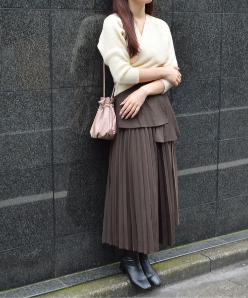 &soiree(アンドソワレ)の「【&soiree】フロントクロスニットトップス(ニット/セーター・レディース・ブラウン/ベージュ/ブラック/オフホワイト・FREE)」の10枚目の写真