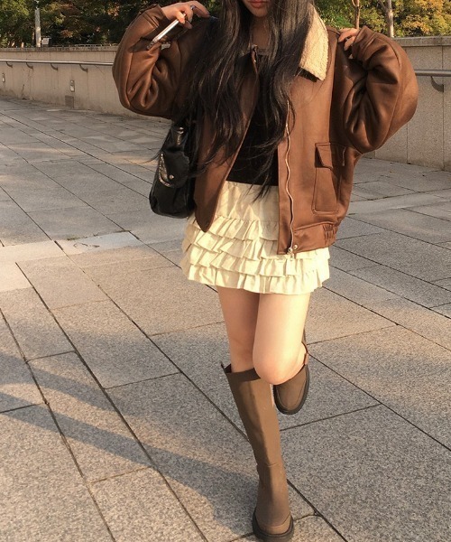 anyonemore（エニワンモア）の「フェイクレザーフリルティアードミニスカート（スカート・レディース・アイボリー/ブラック・FREE）」の4枚目の写真