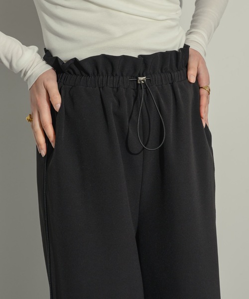 NEUNA(ヌナ)の「ライントラックパンツ(その他パンツ・レディース・アイボリー/ブラック・FREE/SMALL)」の8枚目の写真