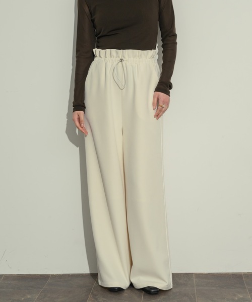NEUNA(ヌナ)の「ライントラックパンツ(その他パンツ・レディース・アイボリー/ブラック・FREE/SMALL)」の19枚目の写真