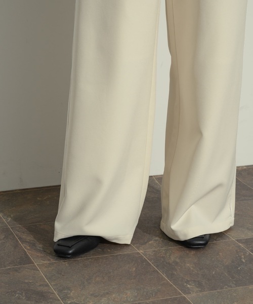 NEUNA(ヌナ)の「ライントラックパンツ(その他パンツ・レディース・アイボリー/ブラック・FREE/SMALL)」の5枚目の写真