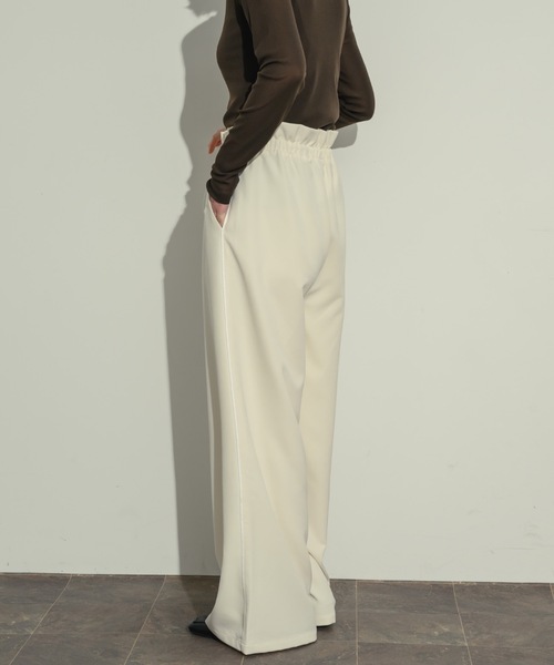 NEUNA(ヌナ)の「ライントラックパンツ(その他パンツ・レディース・アイボリー/ブラック・FREE/SMALL)」の22枚目の写真