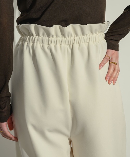 NEUNA(ヌナ)の「ライントラックパンツ(その他パンツ・レディース・アイボリー/ブラック・FREE/SMALL)」の3枚目の写真