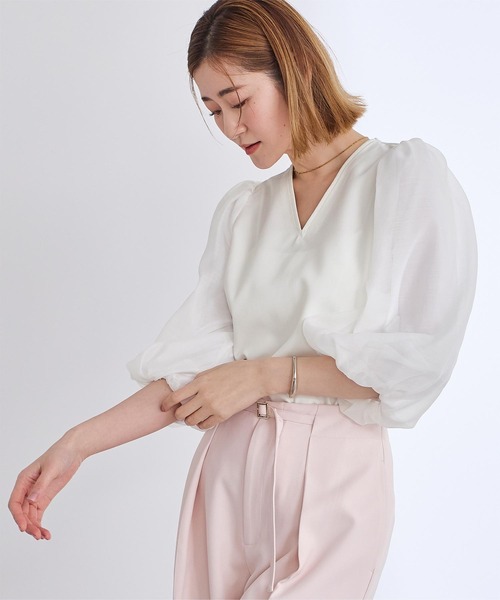 UR'S(ユアーズ)の「バルーンスリーブVネックブラウス(シャツ/ブラウス・レディース・ホワイト/ブラック・M/S/L)」の13枚目の写真