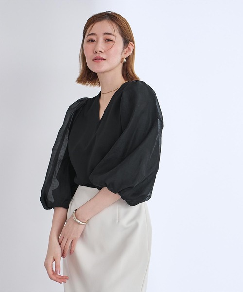 UR'S(ユアーズ)の「バルーンスリーブVネックブラウス(シャツ/ブラウス・レディース・ホワイト/ブラック・M/S/L)」の3枚目の写真