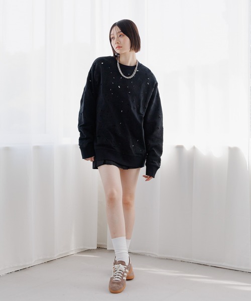 Anui（アニュイ）の「【UNISEX】フラワーカットアウトスウェット（スウェット・レディース・ブラック/杢グレー・MEDIUM）」の6枚目の写真