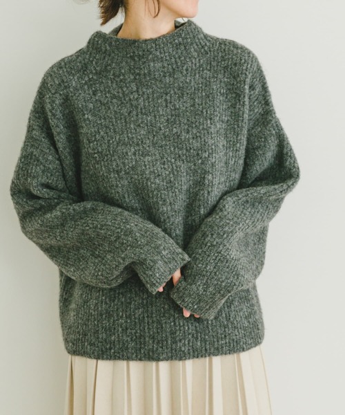 ITEMS URBANRESEARCH（アイテムズ アーバンリサーチ）の「フワフワボトルネックニット（ニット/セーター・レディース・パープル/ライトベージュ/チャコールグレー・FREE）」の2枚目の写真