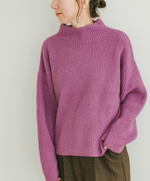 ITEMS URBANRESEARCH（アイテムズ アーバンリサーチ）の「フワフワボトルネックニット（ニット/セーター・レディース・パープル/ライトベージュ/チャコールグレー・FREE）」の4枚目の写真