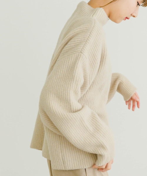 ITEMS URBANRESEARCH（アイテムズ アーバンリサーチ）の「フワフワボトルネックニット（ニット/セーター・レディース・パープル/ライトベージュ/チャコールグレー・FREE）」の16枚目の写真