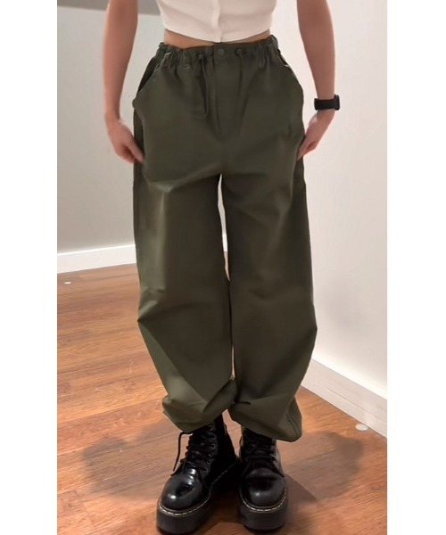 GAP（ギャップ）の「パラシュートパンツ（ユニセックス）（その他パンツ・メンズ・ブラック/ベージュ/グリーン・L/XS/S/M/XL）」の15枚目の写真