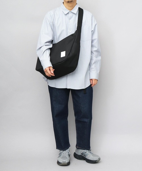 KANGOL(カンゴール)の「ラバータグ ラウンドショルダーバッグ M A4収納対応モデル(ショルダーバッグ・メンズ・ブラック系その他/ブラック・FREE)」の13枚目の写真