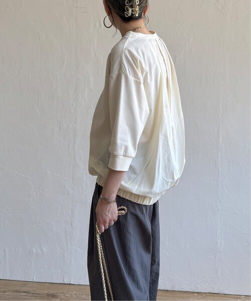 LBC（エルビーシー）の「異素材切り替えタックプルオーバー（Tシャツ/カットソー・レディース・オフホワイト/ブラック/ライトパープル・M/L）」の2枚目の写真