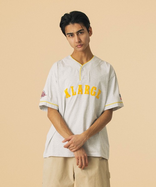 売切れ前に XLARGE BASEBALL S/S TEE スポーティーコーデ◎ XLARGE（エクストララージ）の「BASEBALL S/S TEE（Tシャツ