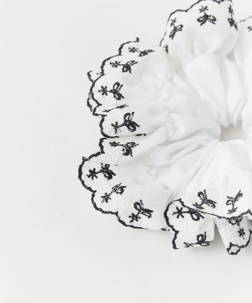 ROOPTOKYO(ループトウキョウ)の「花柄 フリルシュシュ(シュシュ・レディース・レッド/ブラック・FREE)」の9枚目の写真