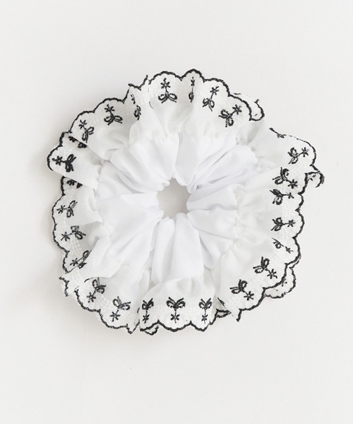 ROOPTOKYO(ループトウキョウ)の「花柄 フリルシュシュ(シュシュ・レディース・レッド/ブラック・FREE)」の3枚目の写真