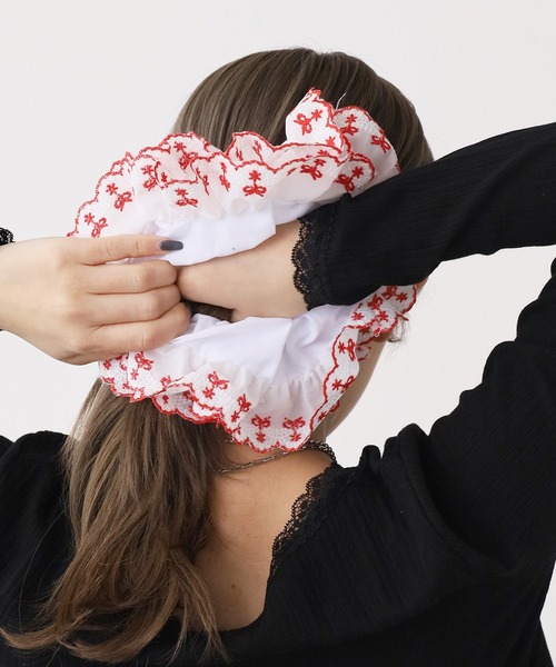 ROOPTOKYO(ループトウキョウ)の「花柄 フリルシュシュ(シュシュ・レディース・レッド/ブラック・FREE)」の7枚目の写真