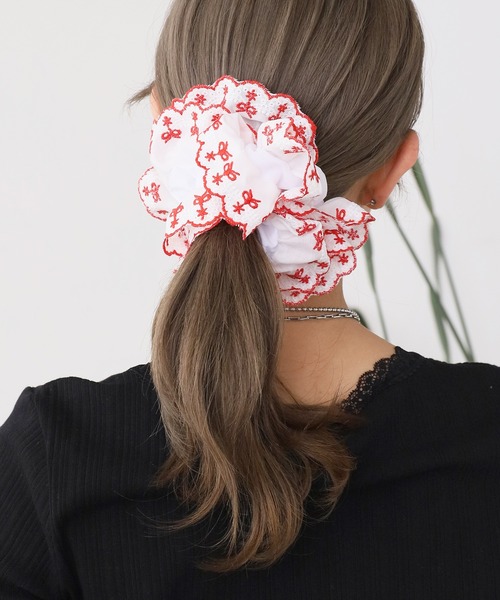 ROOPTOKYO(ループトウキョウ)の「花柄 フリルシュシュ(シュシュ・レディース・レッド/ブラック・FREE)」の8枚目の写真