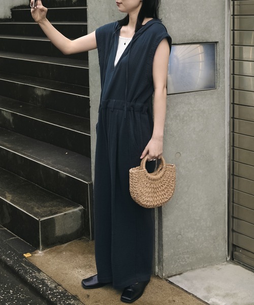 your/0w（ユアロウ）の「2way V-neck hood all in one outfit