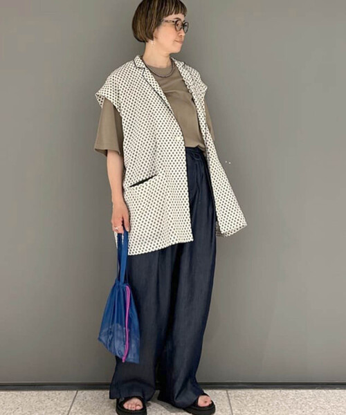 JOURNAL STANDARD LUXE（ジャーナルスタンダード　ラックス）の「コモンプリント ガウンベスト（ブルゾン・レディース・ホワイト/ブラック・FREE）」の6枚目の写真