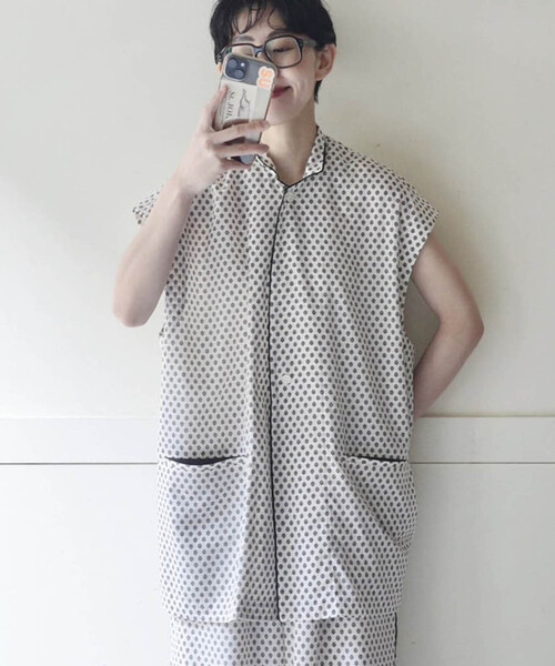 JOURNAL STANDARD LUXE（ジャーナルスタンダード　ラックス）の「コモンプリント ガウンベスト（ブルゾン・レディース・ホワイト/ブラック・FREE）」の8枚目の写真