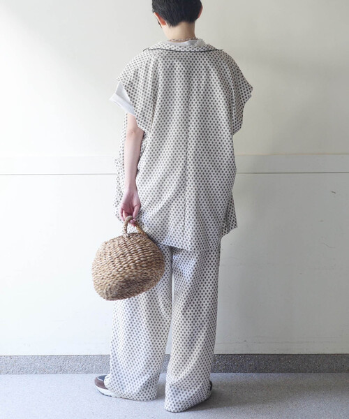 JOURNAL STANDARD LUXE（ジャーナルスタンダード　ラックス）の「コモンプリント ガウンベスト（ブルゾン・レディース・ホワイト/ブラック・FREE）」の9枚目の写真