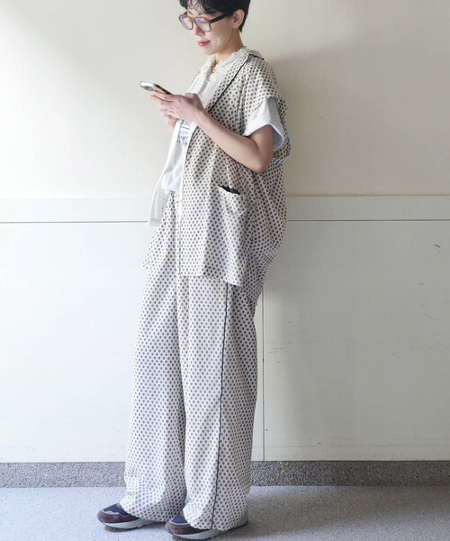 JOURNAL STANDARD LUXE（ジャーナルスタンダード　ラックス）の「コモンプリント ガウンベスト（ブルゾン・レディース・ホワイト/ブラック・FREE）」の10枚目の写真