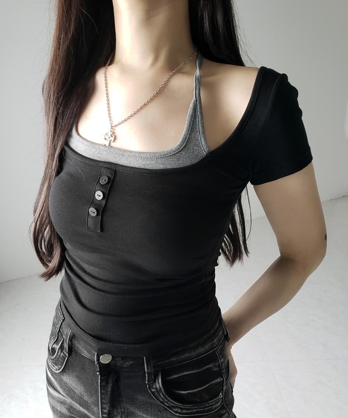 me+em select(ミームセレクト)の「【 2color 】フェイクレイヤードヘンリーネック半袖チビTシャツ / fake layered henley neck short sleeve chibi T-shirt(Tシャツ/カットソー・レディース・グレー/ブラック・FREE)」の1枚目の写真