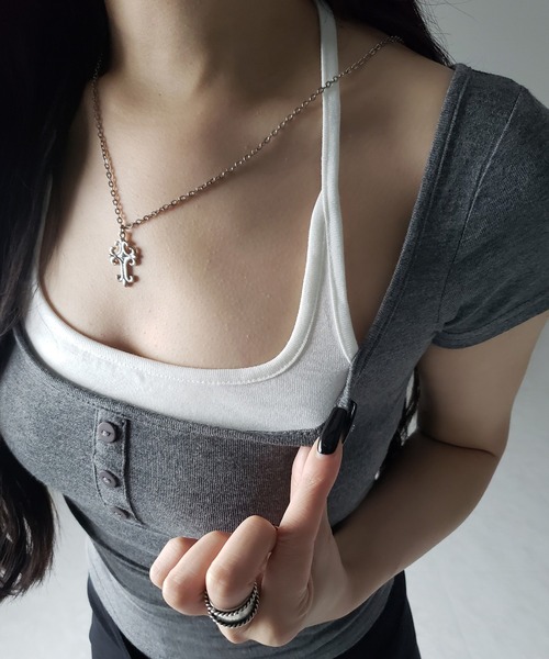 me+em select(ミームセレクト)の「【 2color 】フェイクレイヤードヘンリーネック半袖チビTシャツ / fake layered henley neck short sleeve chibi T-shirt(Tシャツ/カットソー・レディース・グレー/ブラック・FREE)」の3枚目の写真