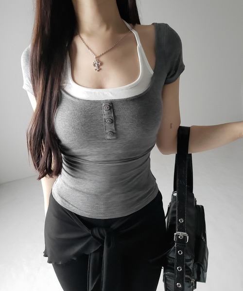 me+em select(ミームセレクト)の「【 2color 】フェイクレイヤードヘンリーネック半袖チビTシャツ / fake layered henley neck short sleeve chibi T-shirt(Tシャツ/カットソー・レディース・グレー/ブラック・FREE)」の7枚目の写真