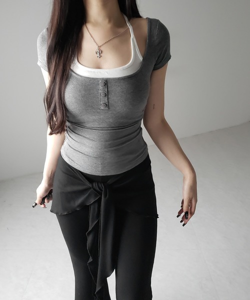 me+em select(ミームセレクト)の「【 2color 】フェイクレイヤードヘンリーネック半袖チビTシャツ / fake layered henley neck short sleeve chibi T-shirt(Tシャツ/カットソー・レディース・グレー/ブラック・FREE)」の10枚目の写真