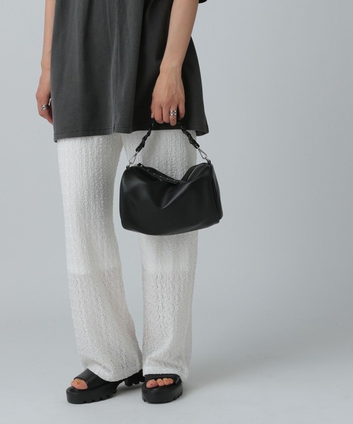 LEPSIM（レプシィム）の「フェイクレザーシリンダーバッグ　451459（ショルダーバッグ・レディース・ブラック/サックスブルー/アイボリー・ONE SIZE）」の5枚目の写真