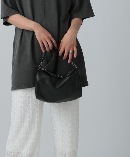 LEPSIM（レプシィム）の「フェイクレザーシリンダーバッグ　451459（ショルダーバッグ・レディース・ブラック/サックスブルー/アイボリー・ONE SIZE）」の6枚目の写真