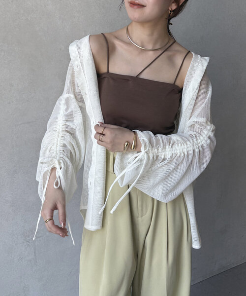 Thevon（ゼボン）の「袖シャーリングメッシュシアーシャツ（シャツ/ブラウス・レディース・ブラック/オフホワイト/グリーン・FREE）」の2枚目の写真