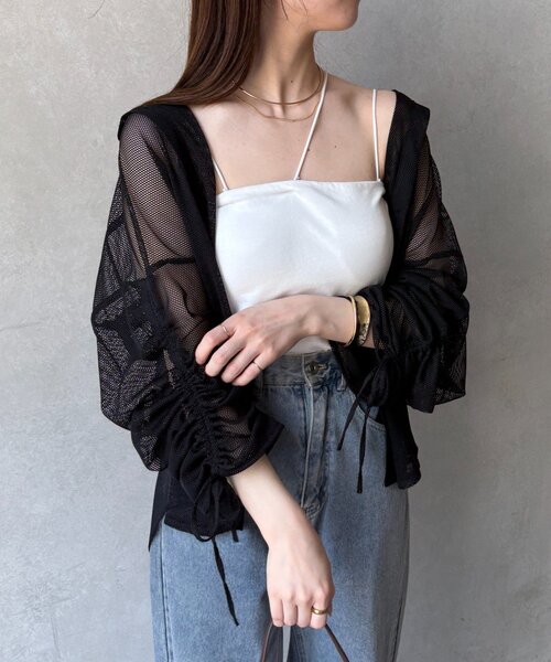 Thevon（ゼボン）の「袖シャーリングメッシュシアーシャツ（シャツ/ブラウス・レディース・ブラック/オフホワイト/グリーン・FREE）」の3枚目の写真