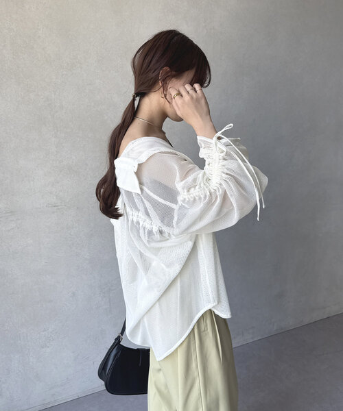 ブラウス シャツ 袖シャーリングメッシュシアーシャツ レディース Thevon ブラウス シャツ 袖シャーリングメッシュシアーシャツ
