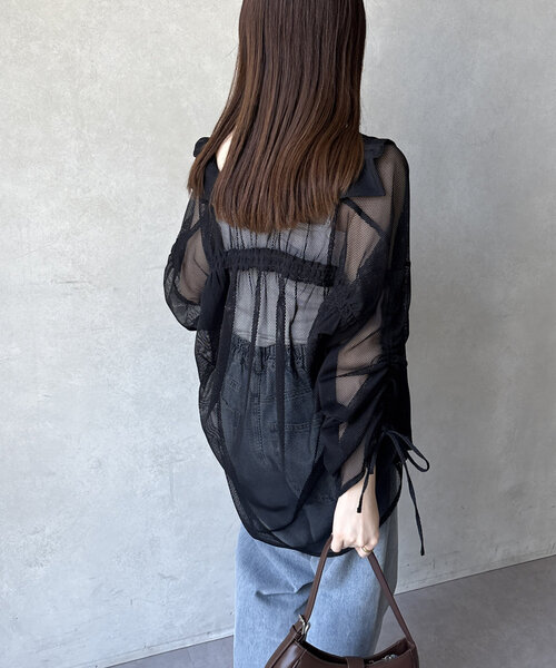 Thevon（ゼボン）の「袖シャーリングメッシュシアーシャツ（シャツ/ブラウス・レディース・ブラック/オフホワイト/グリーン・FREE）」の6枚目の写真