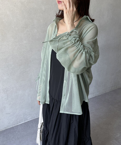 Thevon（ゼボン）の「袖シャーリングメッシュシアーシャツ（シャツ/ブラウス・レディース・ブラック/オフホワイト/グリーン・FREE）」の13枚目の写真