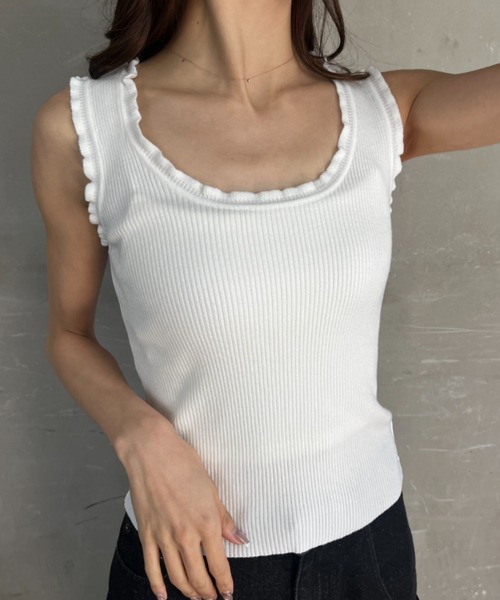 tolene(トレネ)の「フリル 太ストラップ ニットタンクトップ(タンクトップ・レディース・ライトブラウン/ホワイト/ピンク/ブラック・FREE)」の8枚目の写真
