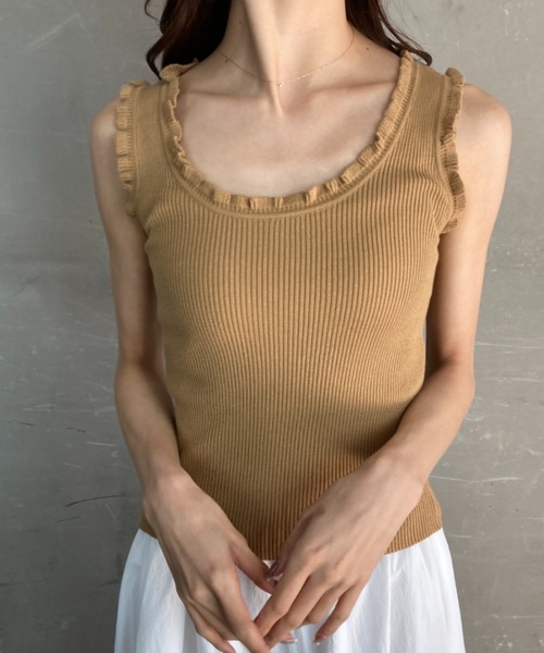 tolene(トレネ)の「フリル 太ストラップ ニットタンクトップ(タンクトップ・レディース・ライトブラウン/ホワイト/ピンク/ブラック・FREE)」の21枚目の写真